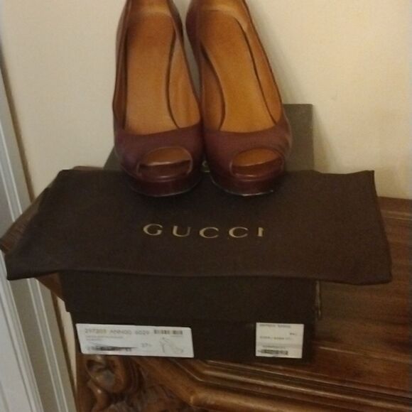 Gucci - Picture 1 of 11